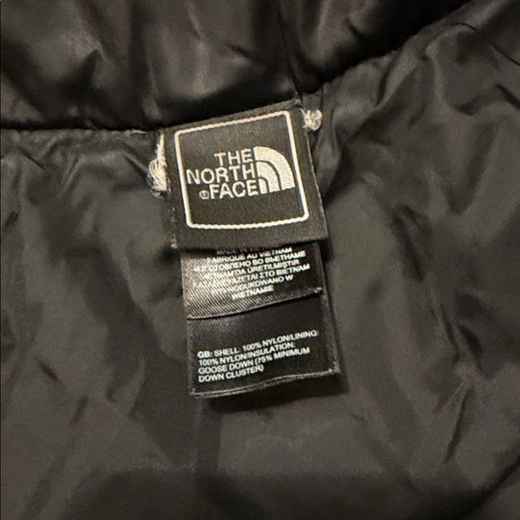 The North Face 550 Quilted Black Puffer Vest Medium (satin Black) - Picture 5 of 6